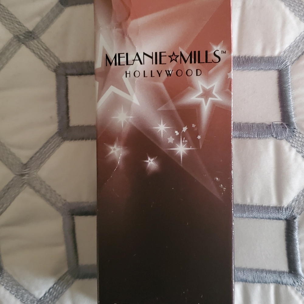 BNIB Melanie Mills Hollywood Shimmering Product